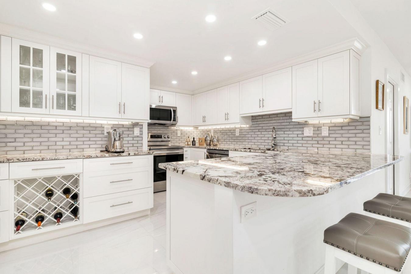 Palm Beach, Florida, 33480, United States, 2 Bedrooms Bedrooms, ,2 BathroomsBathrooms,Residential,For Sale,1944157