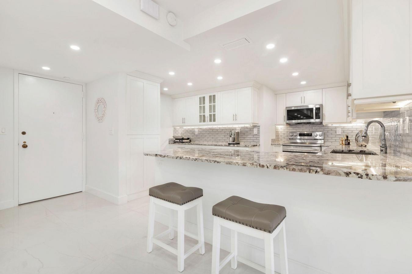 Palm Beach, Florida, 33480, United States, 2 Bedrooms Bedrooms, ,2 BathroomsBathrooms,Residential,For Sale,1944157