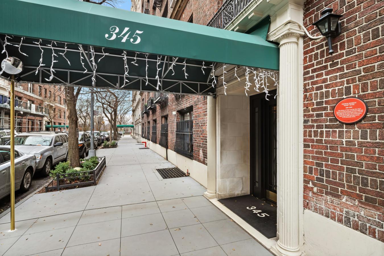 New York, New York, 10024, United States, 2 Bedrooms Bedrooms, ,2 BathroomsBathrooms,Residential,For Sale,1944156