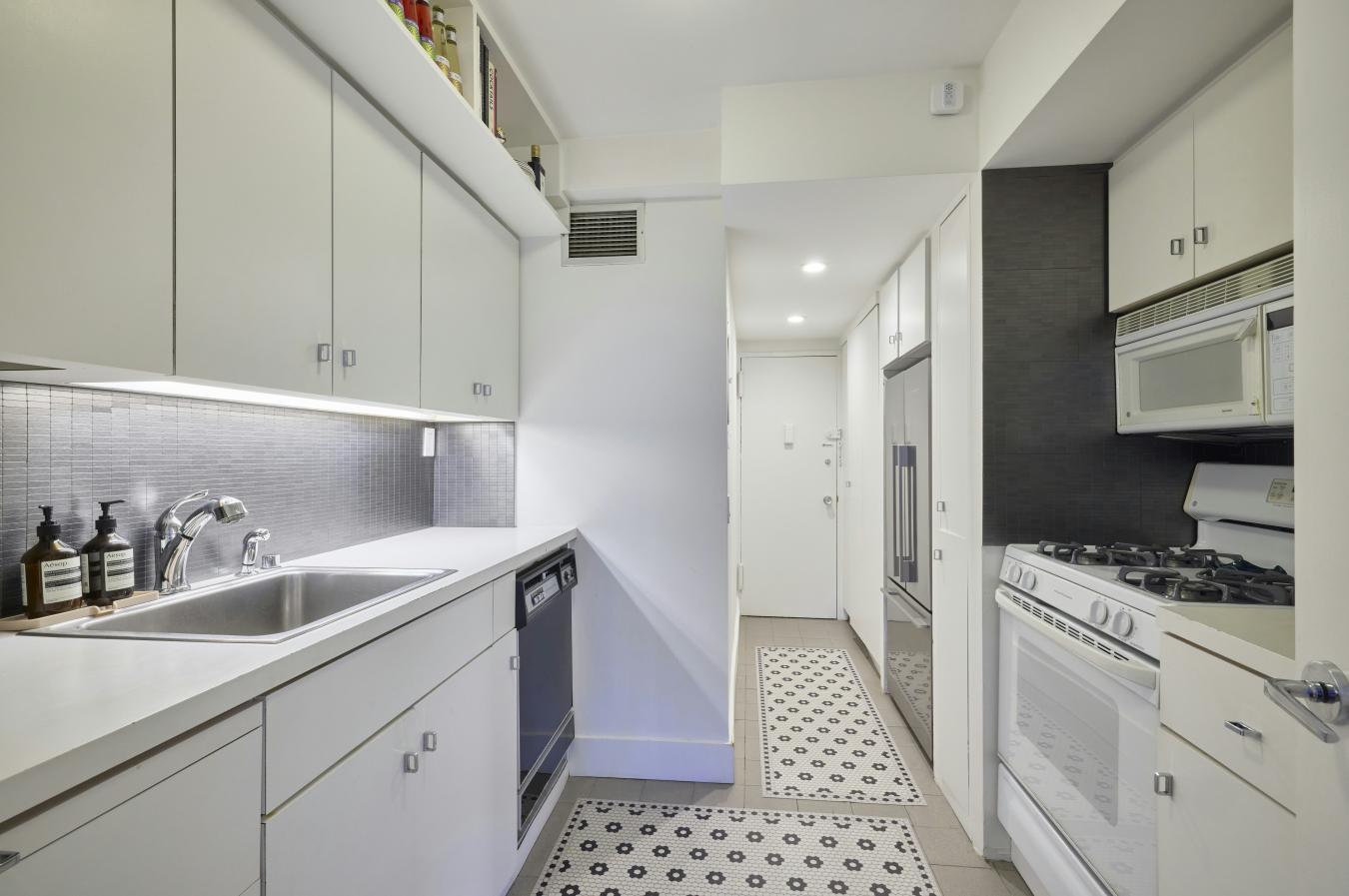 New York, New York, 10021, United States, 2 Bedrooms Bedrooms, ,2 BathroomsBathrooms,Residential,For Sale,1944153