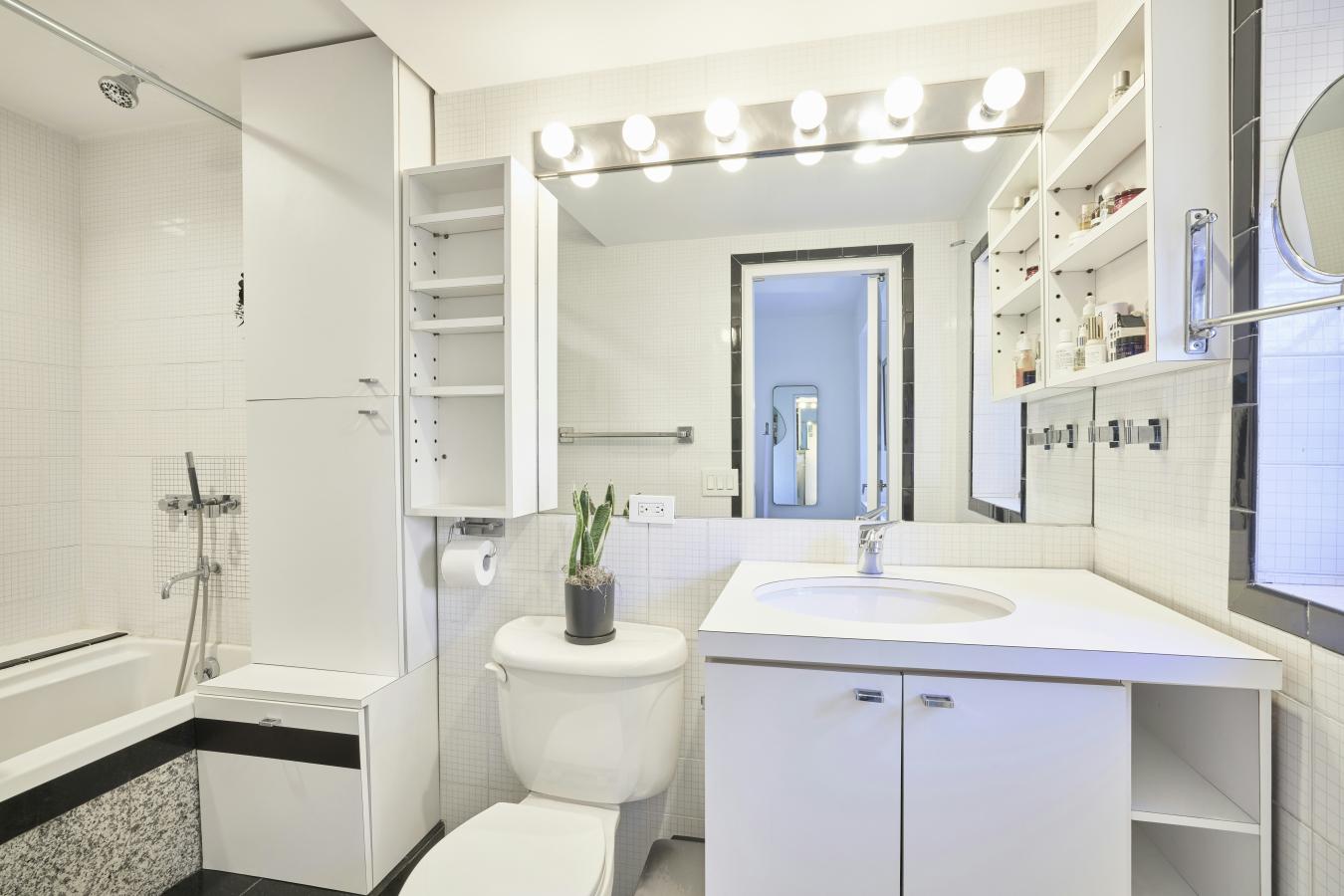 New York, New York, 10021, United States, 2 Bedrooms Bedrooms, ,2 BathroomsBathrooms,Residential,For Sale,1944153