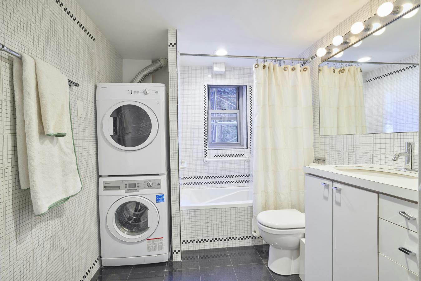 New York, New York, 10021, United States, 2 Bedrooms Bedrooms, ,2 BathroomsBathrooms,Residential,For Sale,1944153