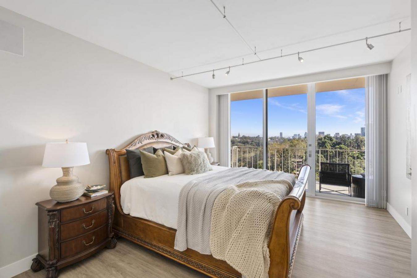 San Diego, California, 92103, United States, 3 Bedrooms Bedrooms, ,2 BathroomsBathrooms,Residential,For Sale,1995524