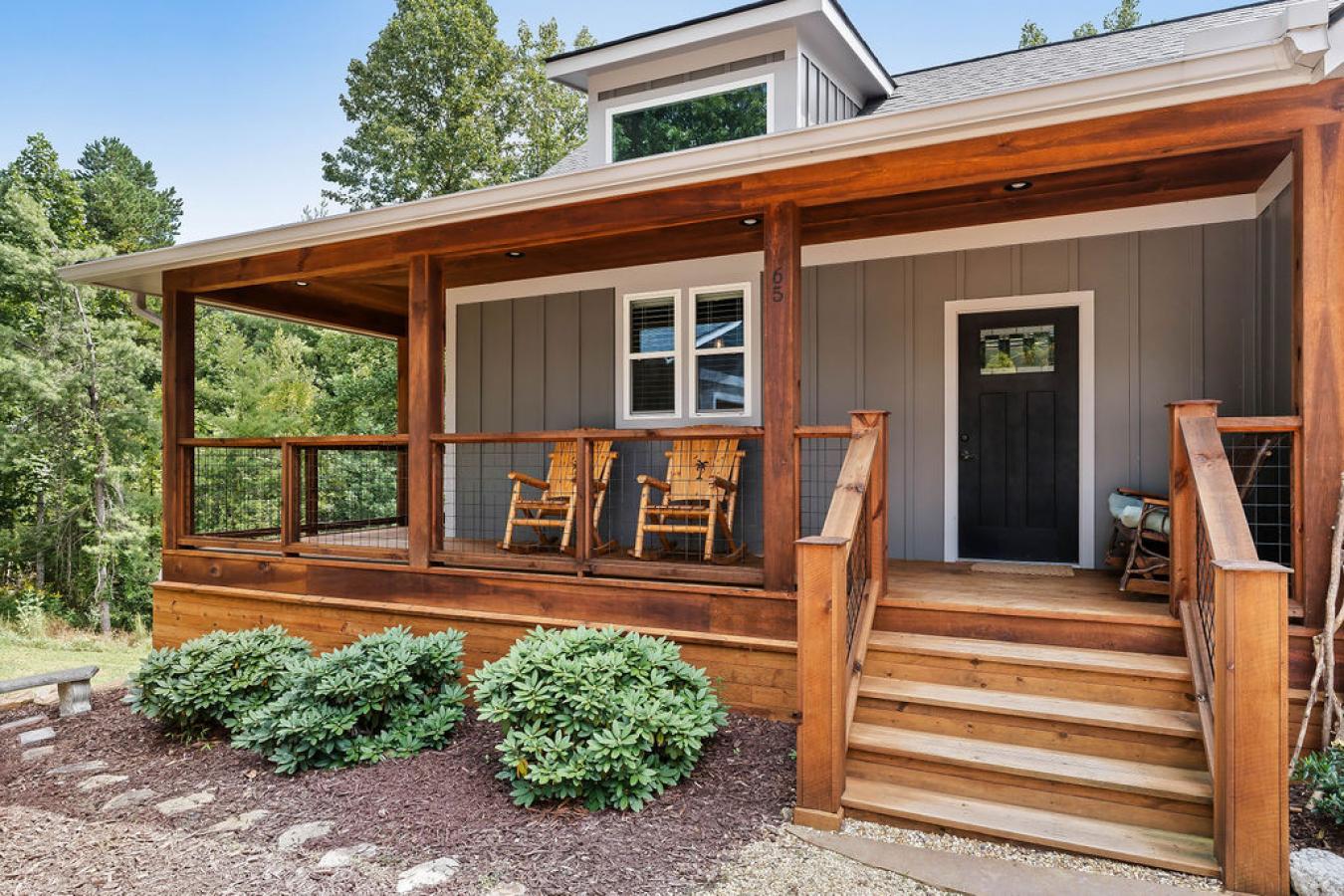 Hendersonville, Henderson, 28792, United States, 3 Bedrooms Bedrooms, ,2 BathroomsBathrooms,Residential,For Sale,1945170