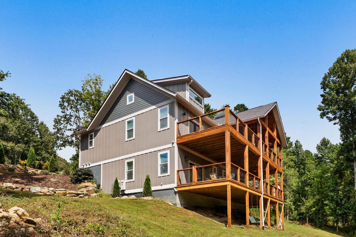 Hendersonville, Henderson, 28792, United States, 3 Bedrooms Bedrooms, ,2 BathroomsBathrooms,Residential,For Sale,1945170