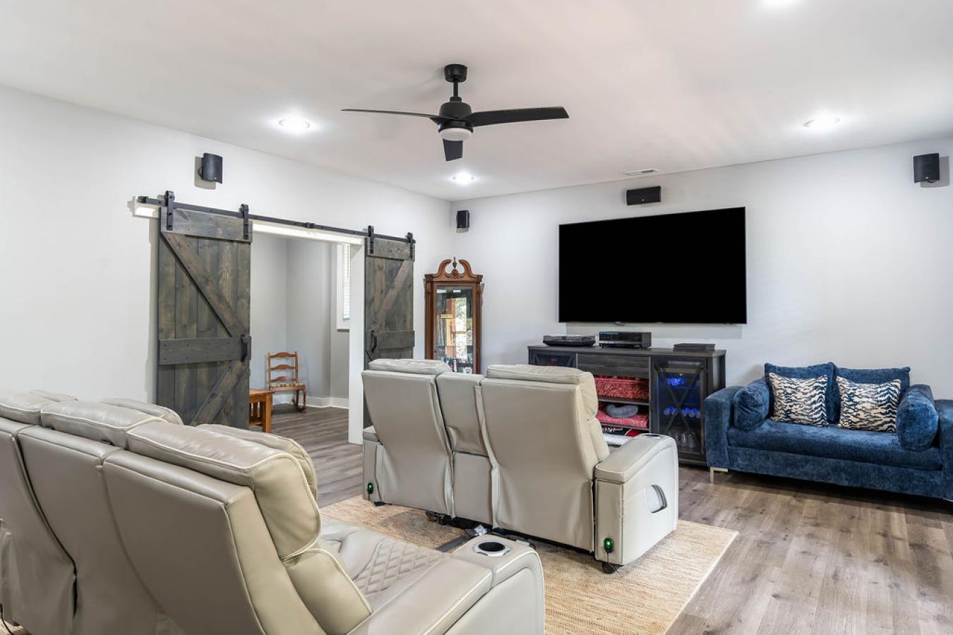 Hendersonville, Henderson, 28792, United States, 3 Bedrooms Bedrooms, ,2 BathroomsBathrooms,Residential,For Sale,1945170