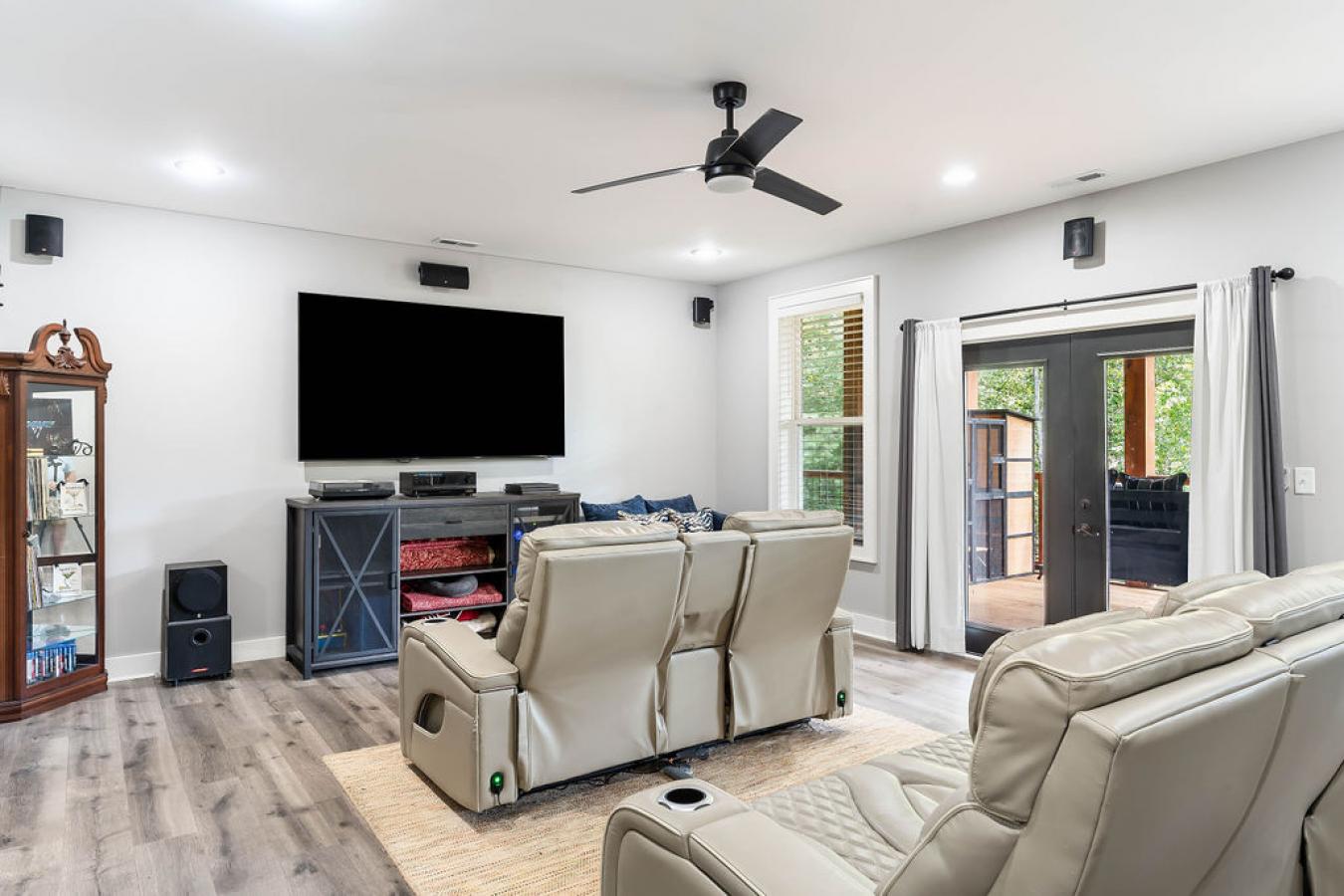 Hendersonville, Henderson, 28792, United States, 3 Bedrooms Bedrooms, ,2 BathroomsBathrooms,Residential,For Sale,1945170