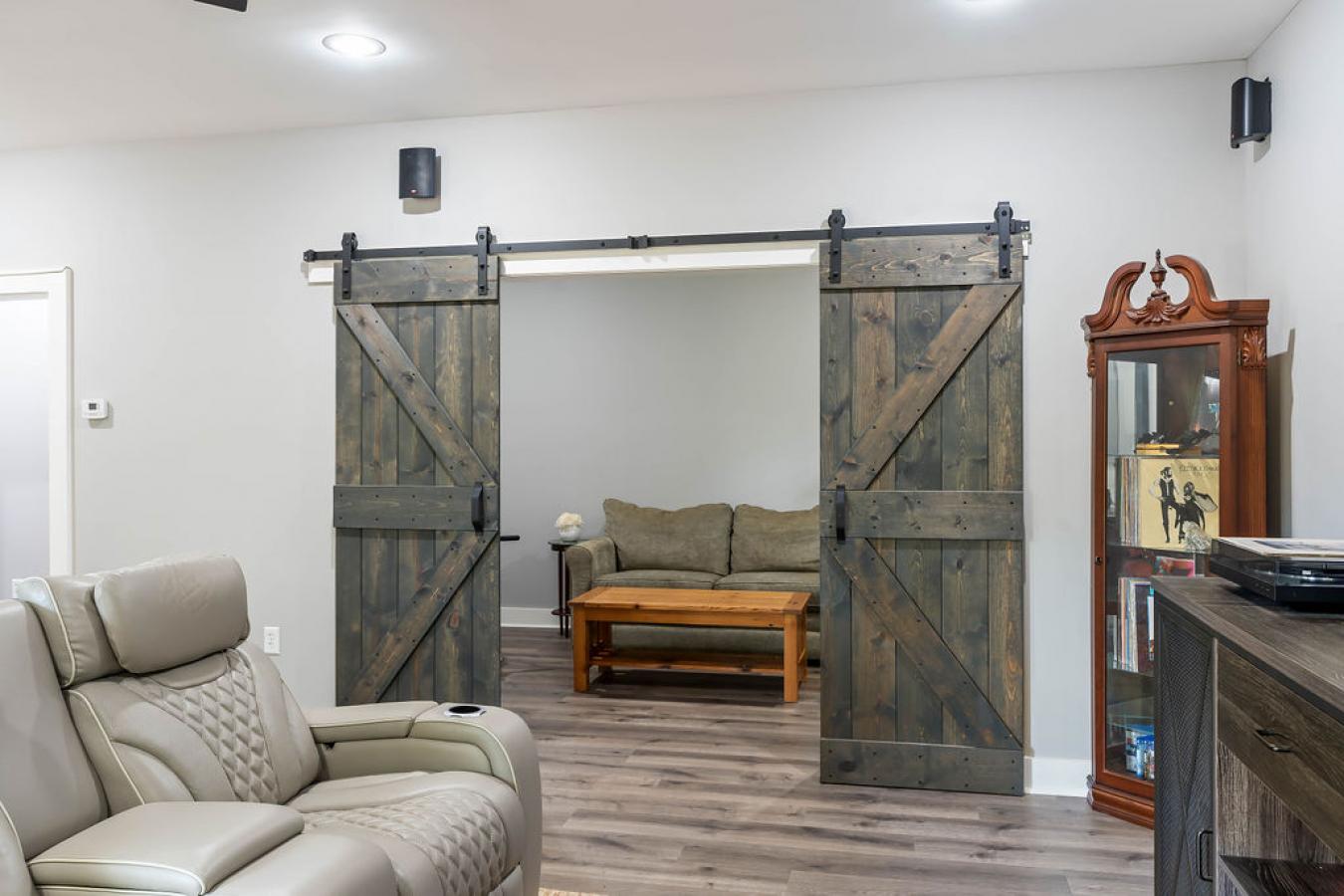 Hendersonville, Henderson, 28792, United States, 3 Bedrooms Bedrooms, ,2 BathroomsBathrooms,Residential,For Sale,1945170