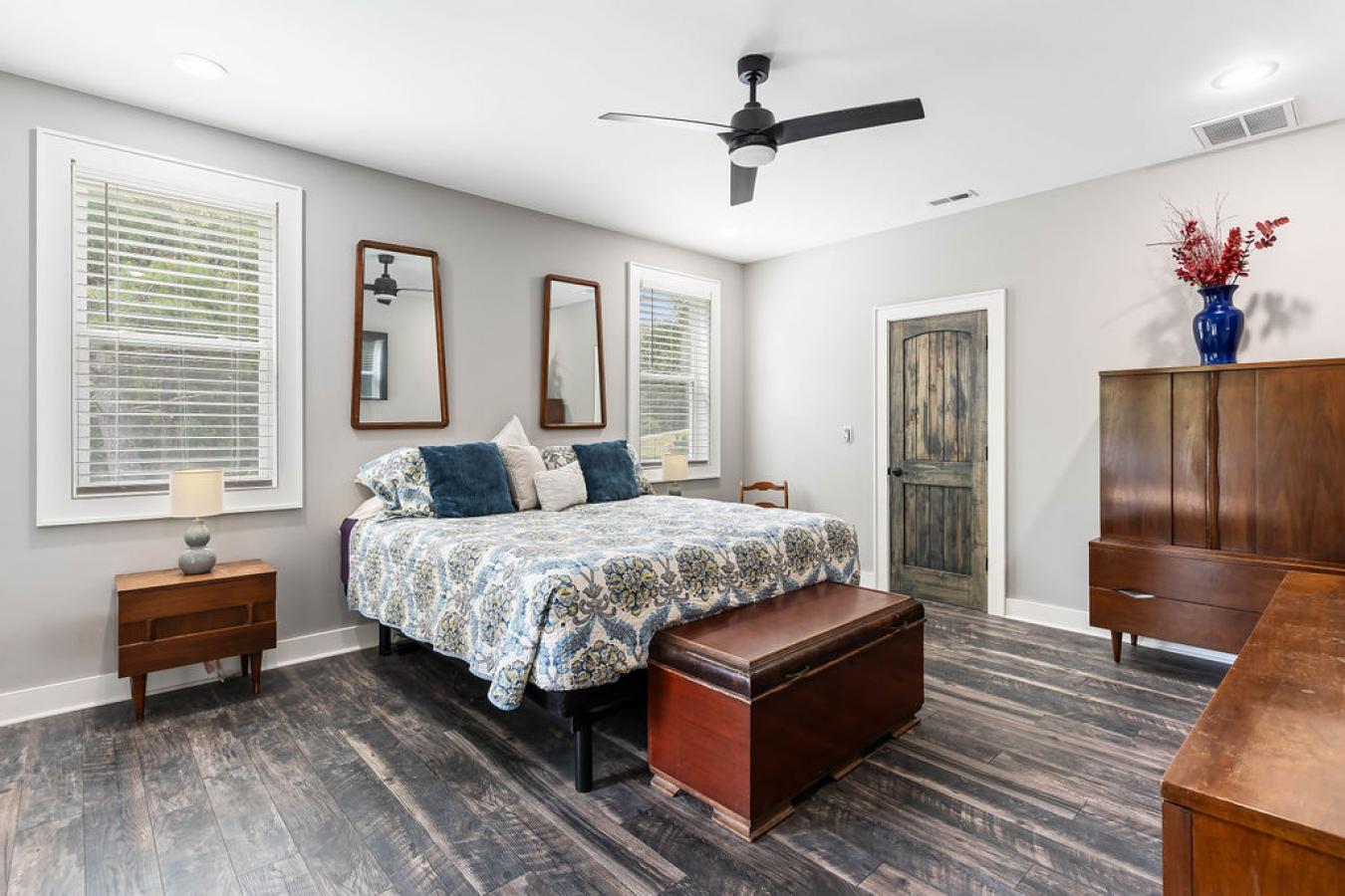 Hendersonville, Henderson, 28792, United States, 3 Bedrooms Bedrooms, ,2 BathroomsBathrooms,Residential,For Sale,1945170