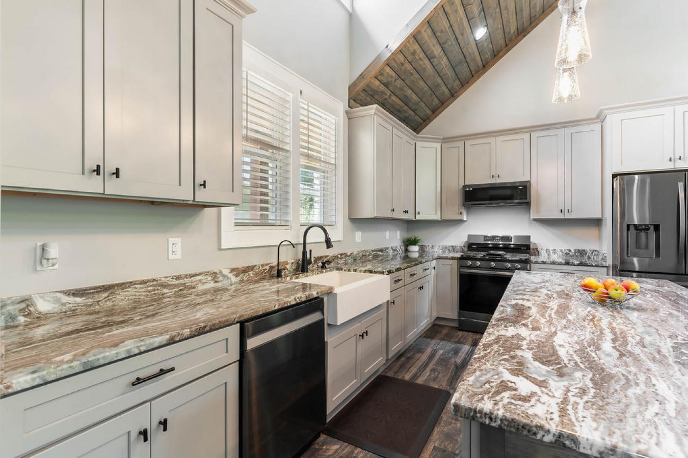 Hendersonville, Henderson, 28792, United States, 3 Bedrooms Bedrooms, ,2 BathroomsBathrooms,Residential,For Sale,1945170