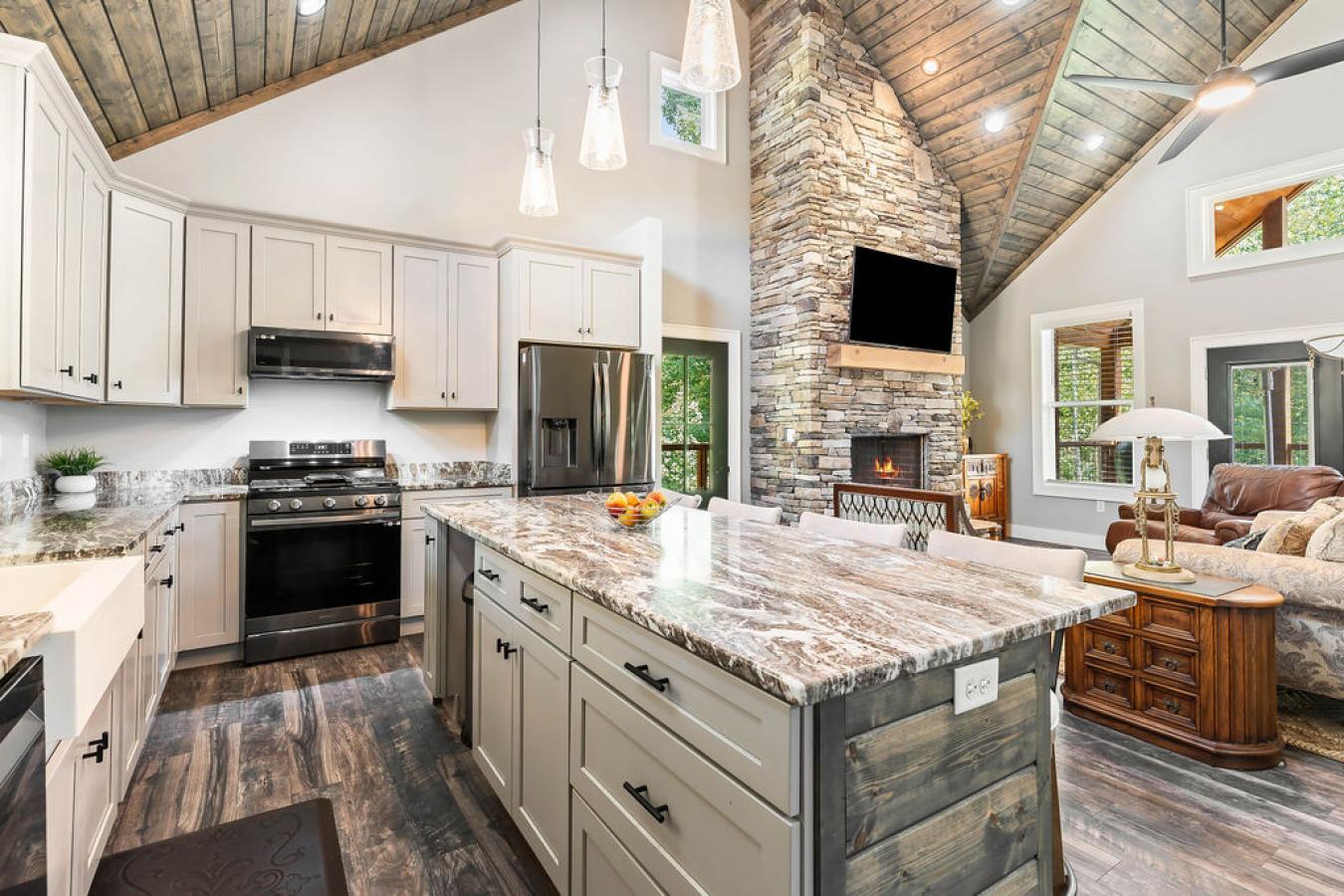 Hendersonville, Henderson, 28792, United States, 3 Bedrooms Bedrooms, ,2 BathroomsBathrooms,Residential,For Sale,1945170