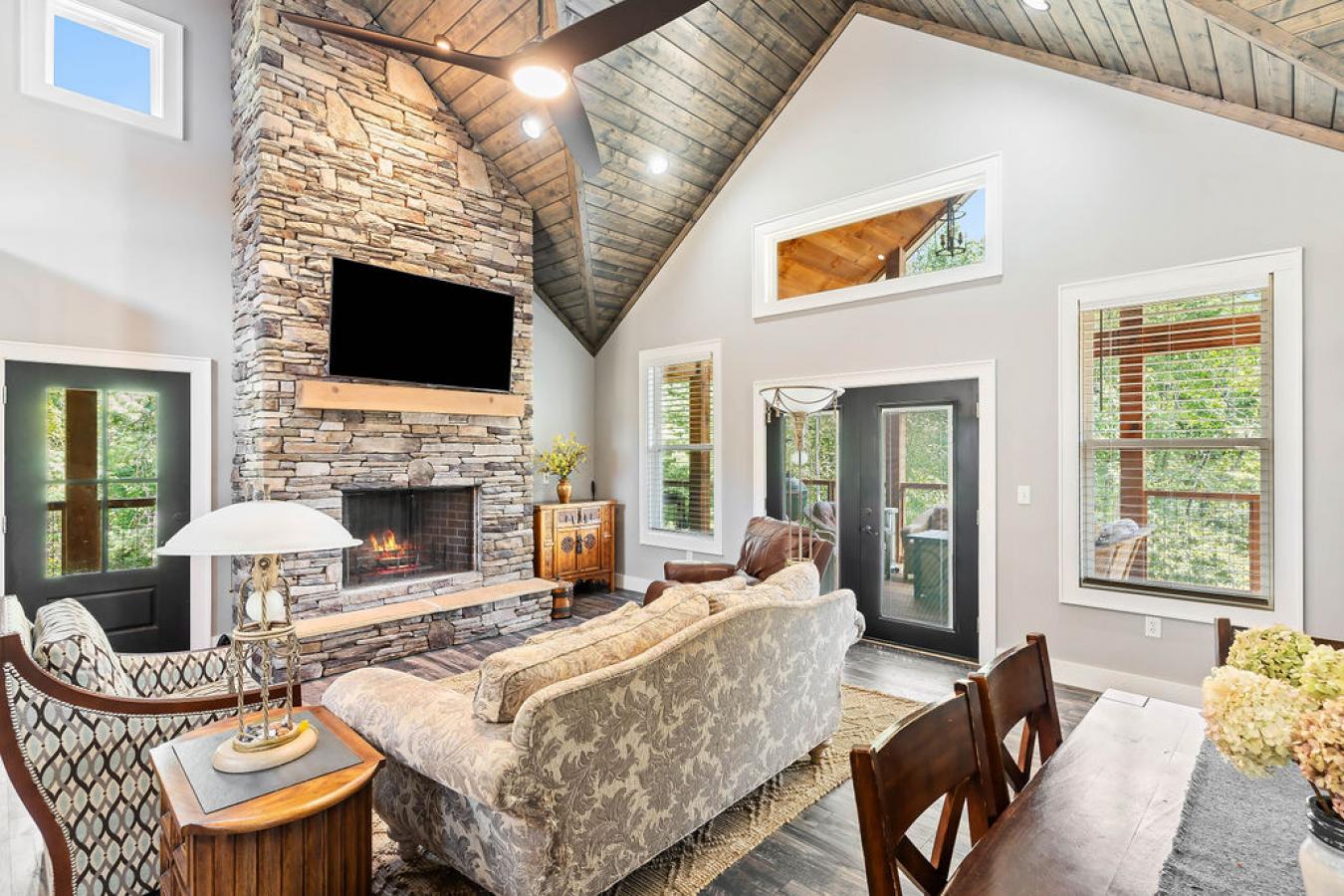 Hendersonville, Henderson, 28792, United States, 3 Bedrooms Bedrooms, ,2 BathroomsBathrooms,Residential,For Sale,1945170