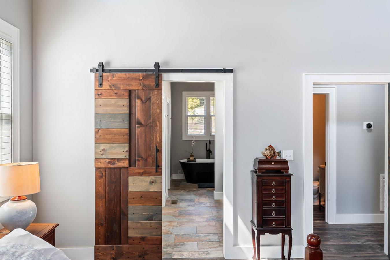 Hendersonville, Henderson, 28792, United States, 3 Bedrooms Bedrooms, ,2 BathroomsBathrooms,Residential,For Sale,1945170