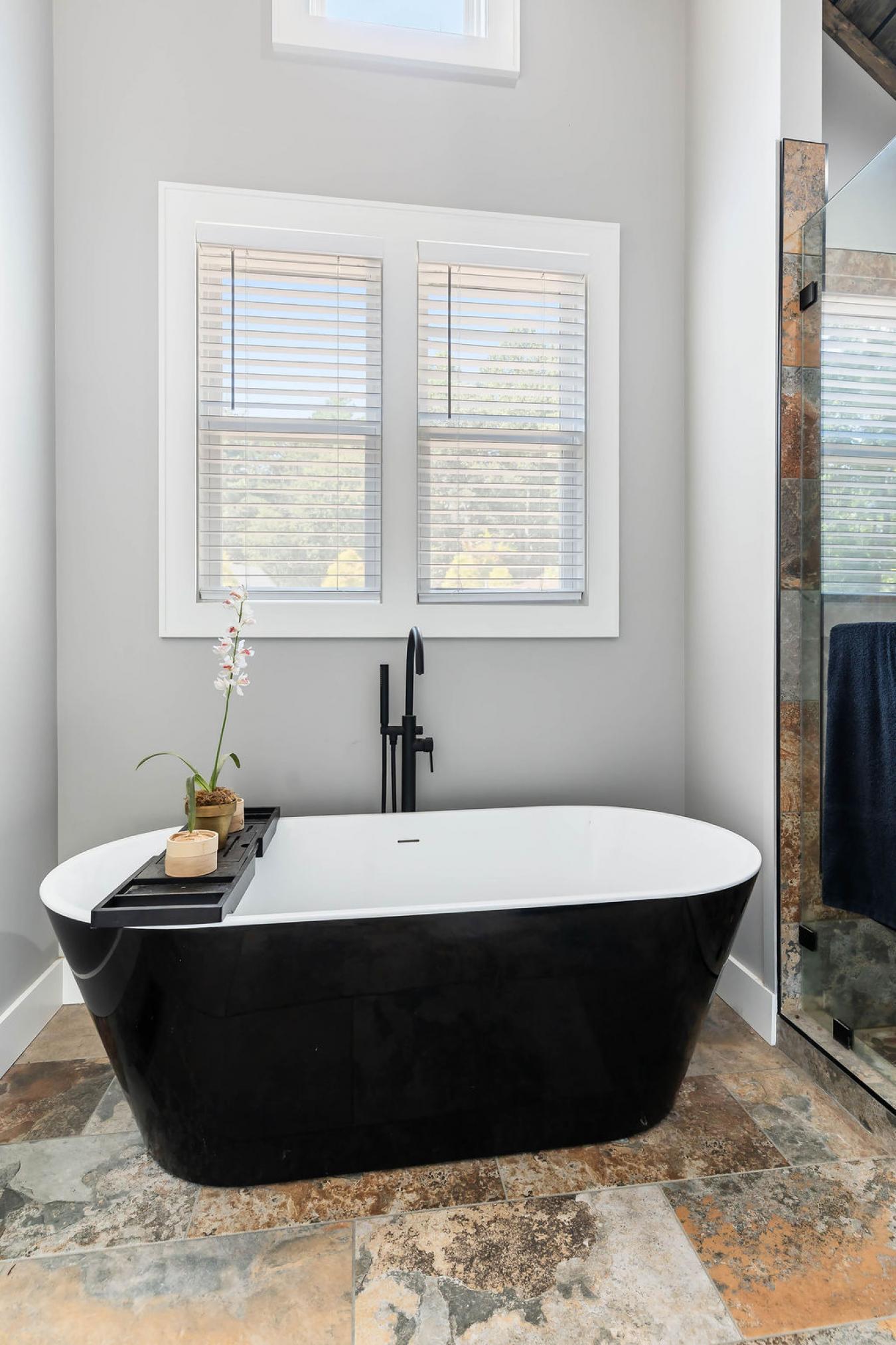 Hendersonville, Henderson, 28792, United States, 3 Bedrooms Bedrooms, ,2 BathroomsBathrooms,Residential,For Sale,1945170