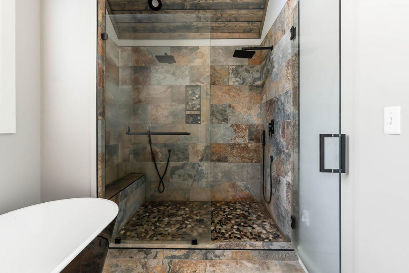 Hendersonville, Henderson, 28792, United States, 3 Bedrooms Bedrooms, ,2 BathroomsBathrooms,Residential,For Sale,1945170