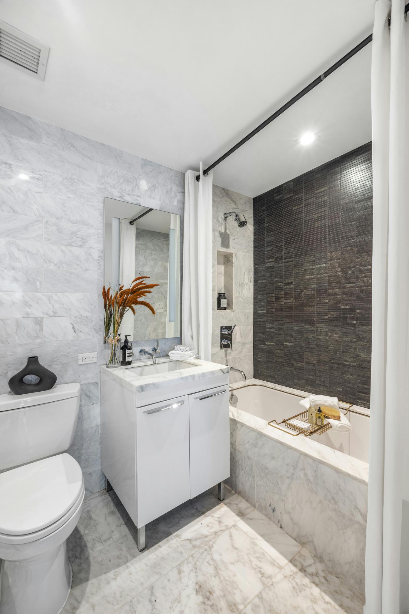 Gramercy Park, New York, 10003, United States, 2 Bedrooms Bedrooms, ,2 BathroomsBathrooms,Residential,For Sale,1944431