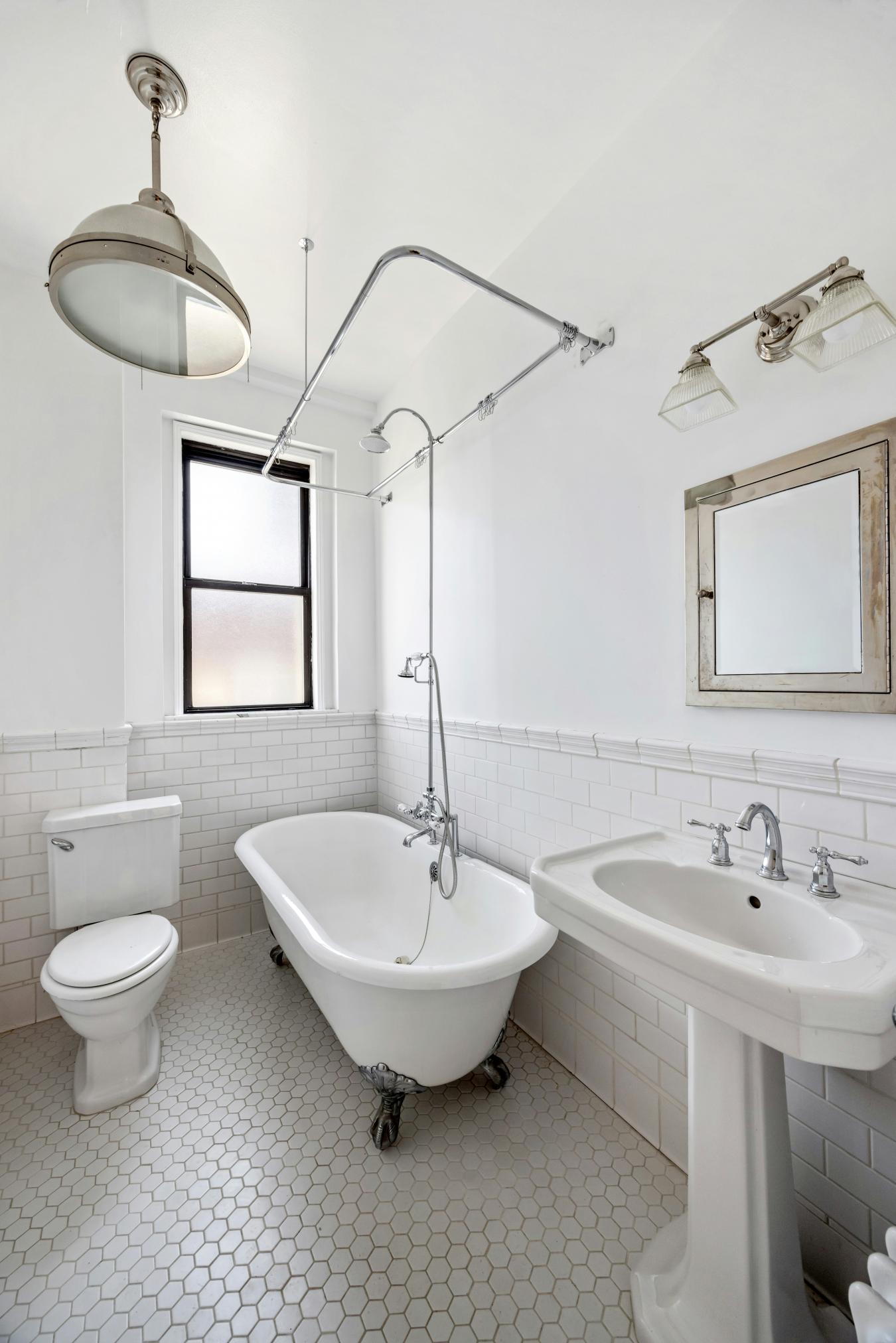 New York, New York, 10025, United States, 3 Bedrooms Bedrooms, ,2 BathroomsBathrooms,Residential,For Sale,1944426