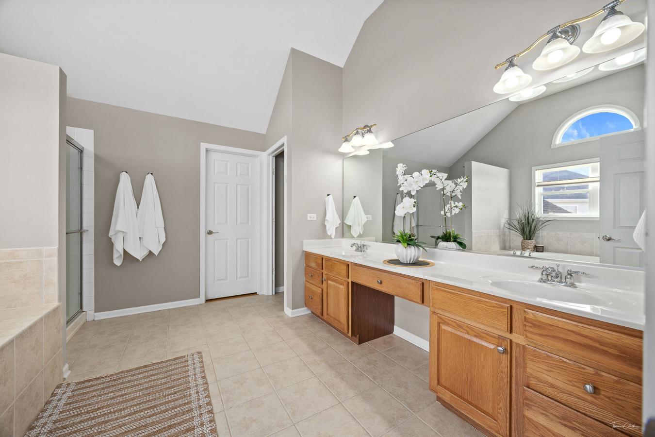 Yorkville, Kendall, 60560, United States, 5 Bedrooms Bedrooms, ,4 BathroomsBathrooms,Residential,For Sale,1945160