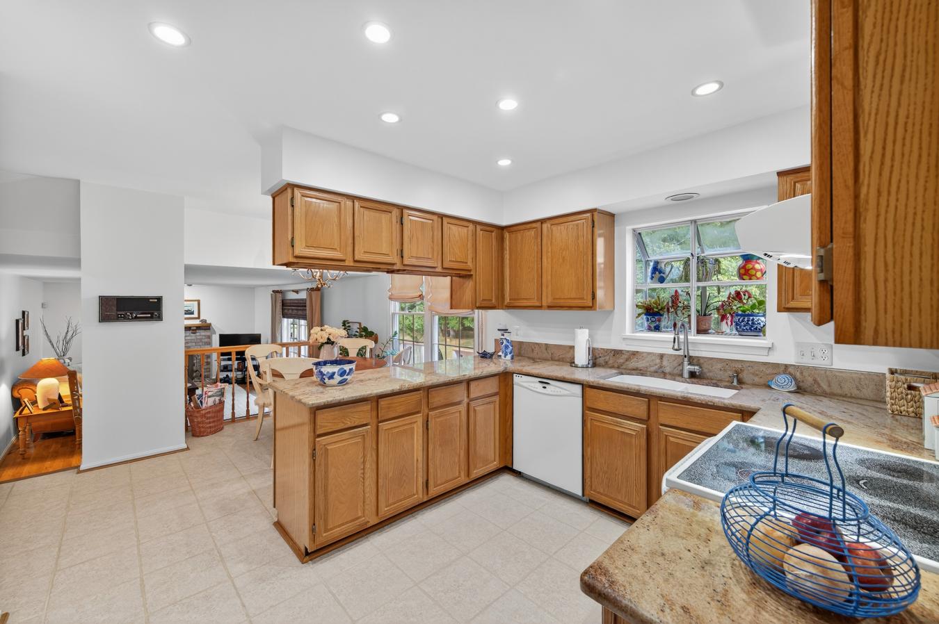 Bowie, Maryland, 20721, United States, 4 Bedrooms Bedrooms, ,3 BathroomsBathrooms,Residential,For Sale,1945157