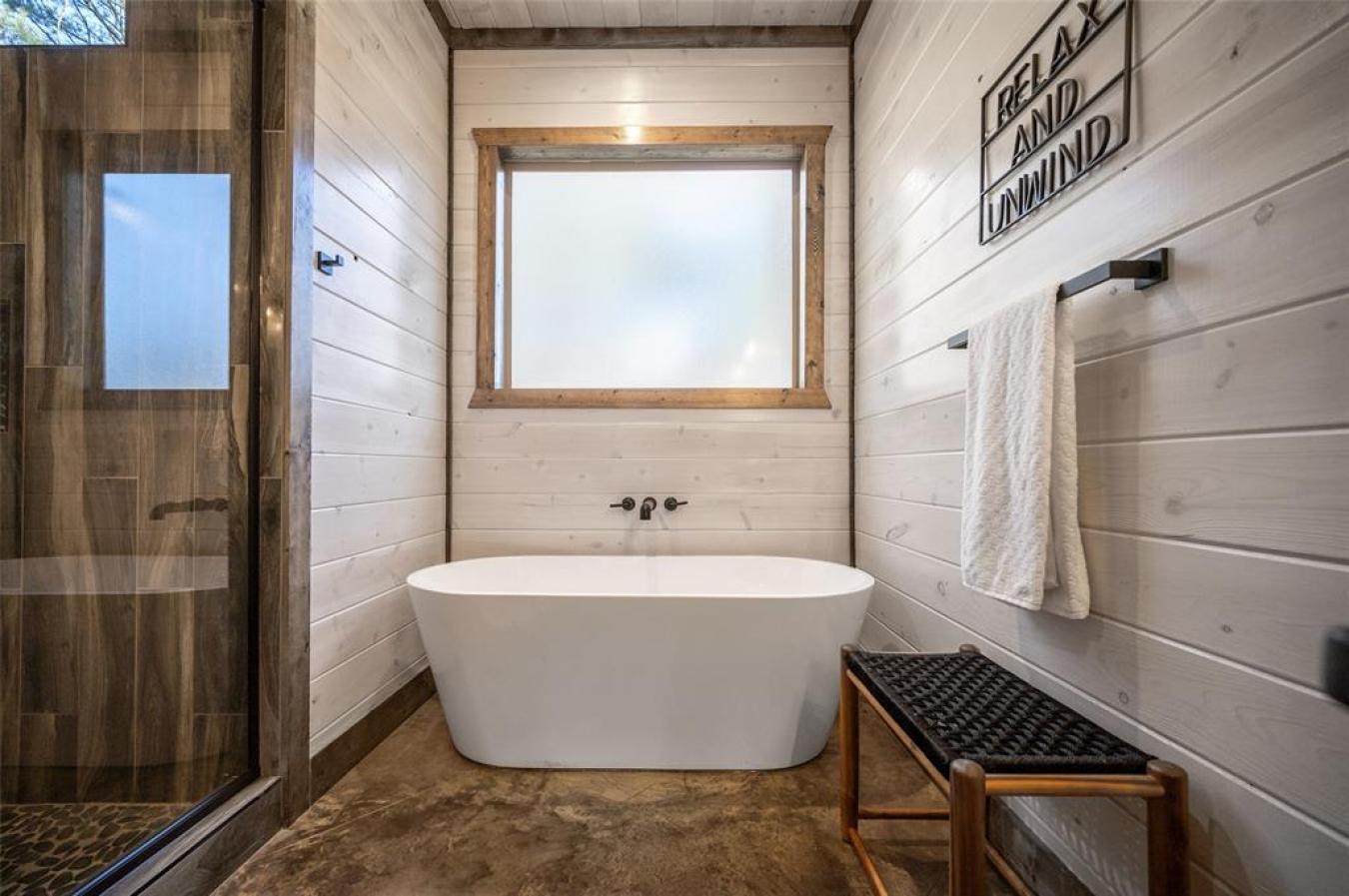 Broken Bow, McCurtain, 74728, United States, 4 Bedrooms Bedrooms, ,3 BathroomsBathrooms,Residential,For Sale,1945149