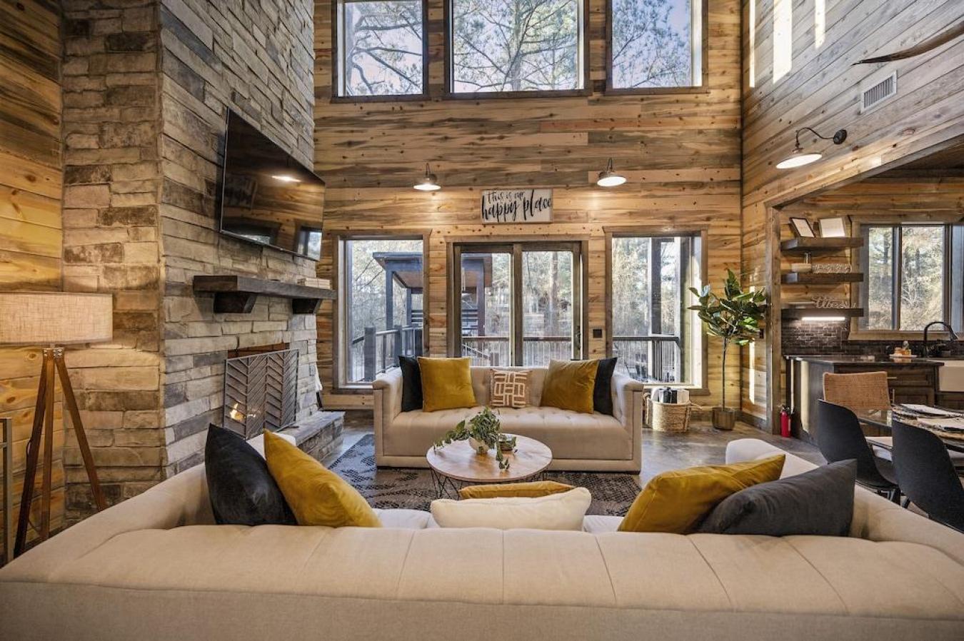 Broken Bow, McCurtain, 74728, United States, 4 Bedrooms Bedrooms, ,3 BathroomsBathrooms,Residential,For Sale,1945149