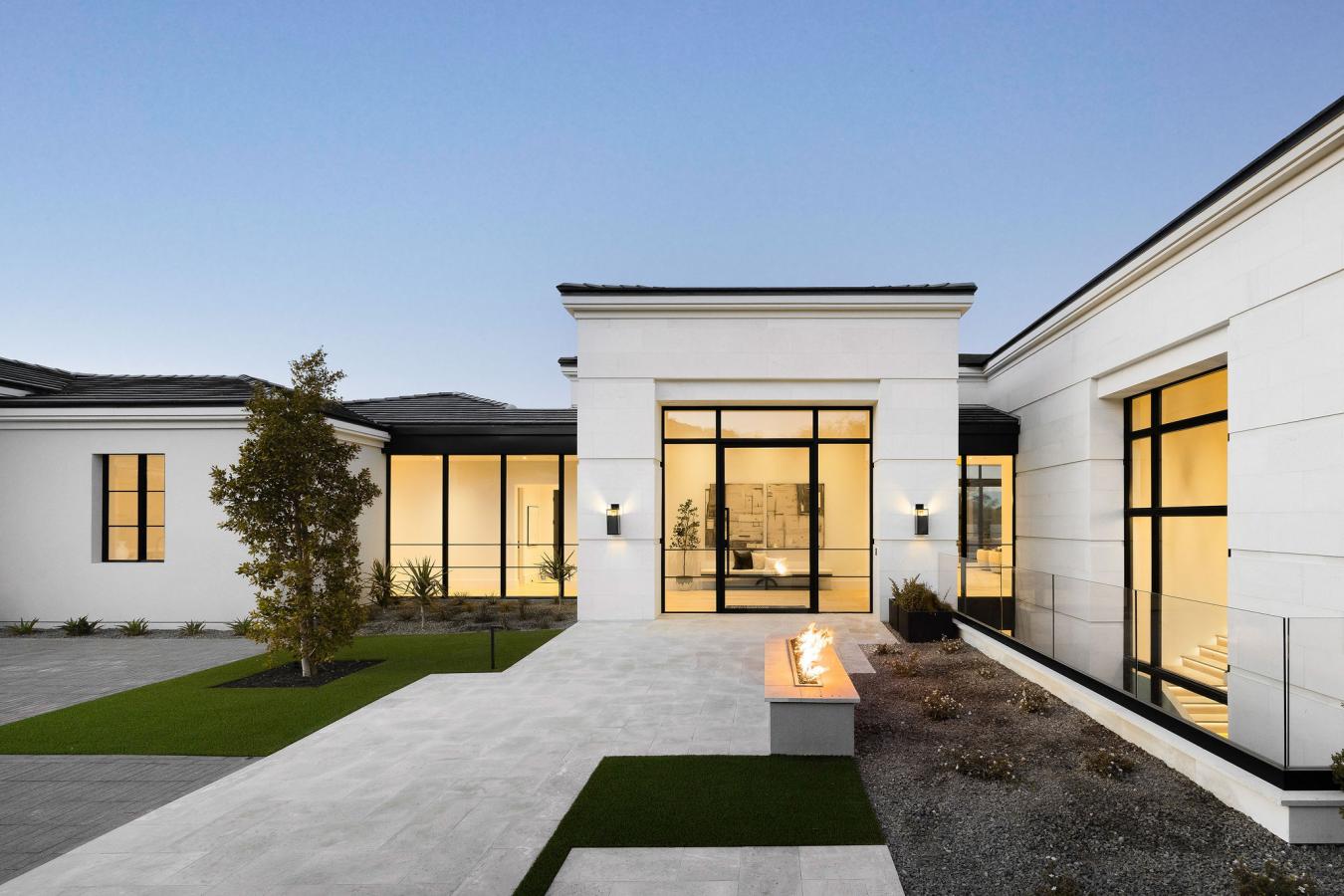 Paradise Valley, Arizona, 85253, United States, 5 Bedrooms Bedrooms, ,4 BathroomsBathrooms,Residential,For Sale,1945137