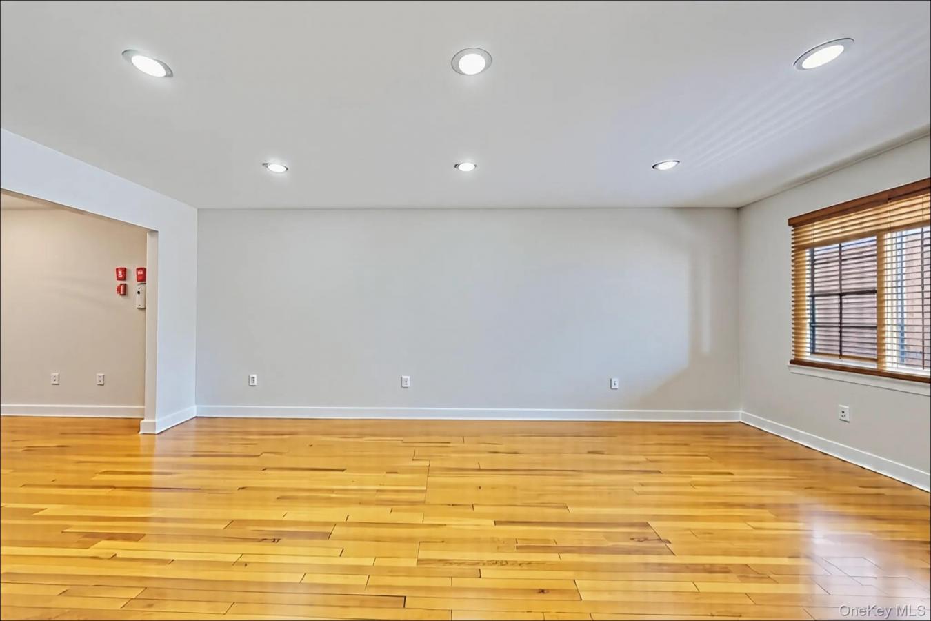 80th avenue, queens, 11385, United States, 3 Bedrooms Bedrooms, ,3 BathroomsBathrooms,Residential,For Sale,1945135
