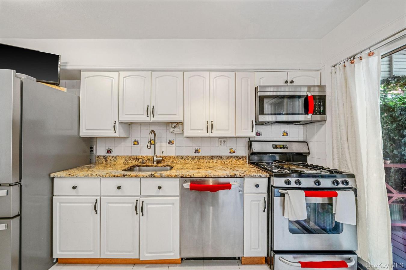 80th avenue, queens, 11385, United States, 3 Bedrooms Bedrooms, ,3 BathroomsBathrooms,Residential,For Sale,1945135