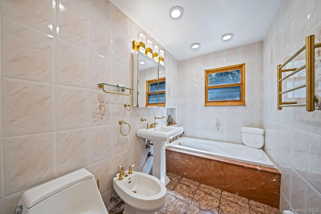80th avenue, queens, 11385, United States, 3 Bedrooms Bedrooms, ,3 BathroomsBathrooms,Residential,For Sale,1945135