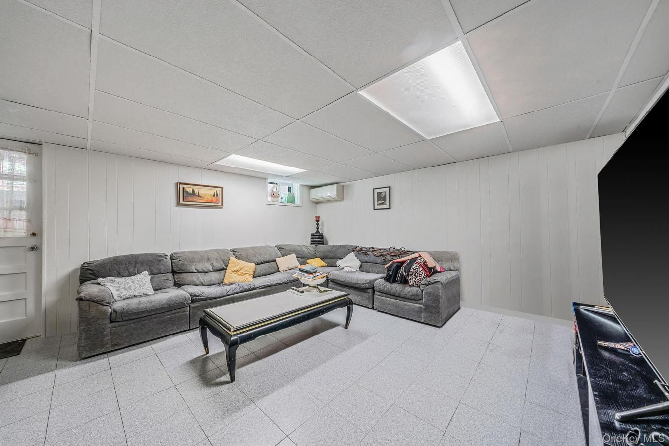 80th avenue, queens, 11385, United States, 3 Bedrooms Bedrooms, ,3 BathroomsBathrooms,Residential,For Sale,1945135