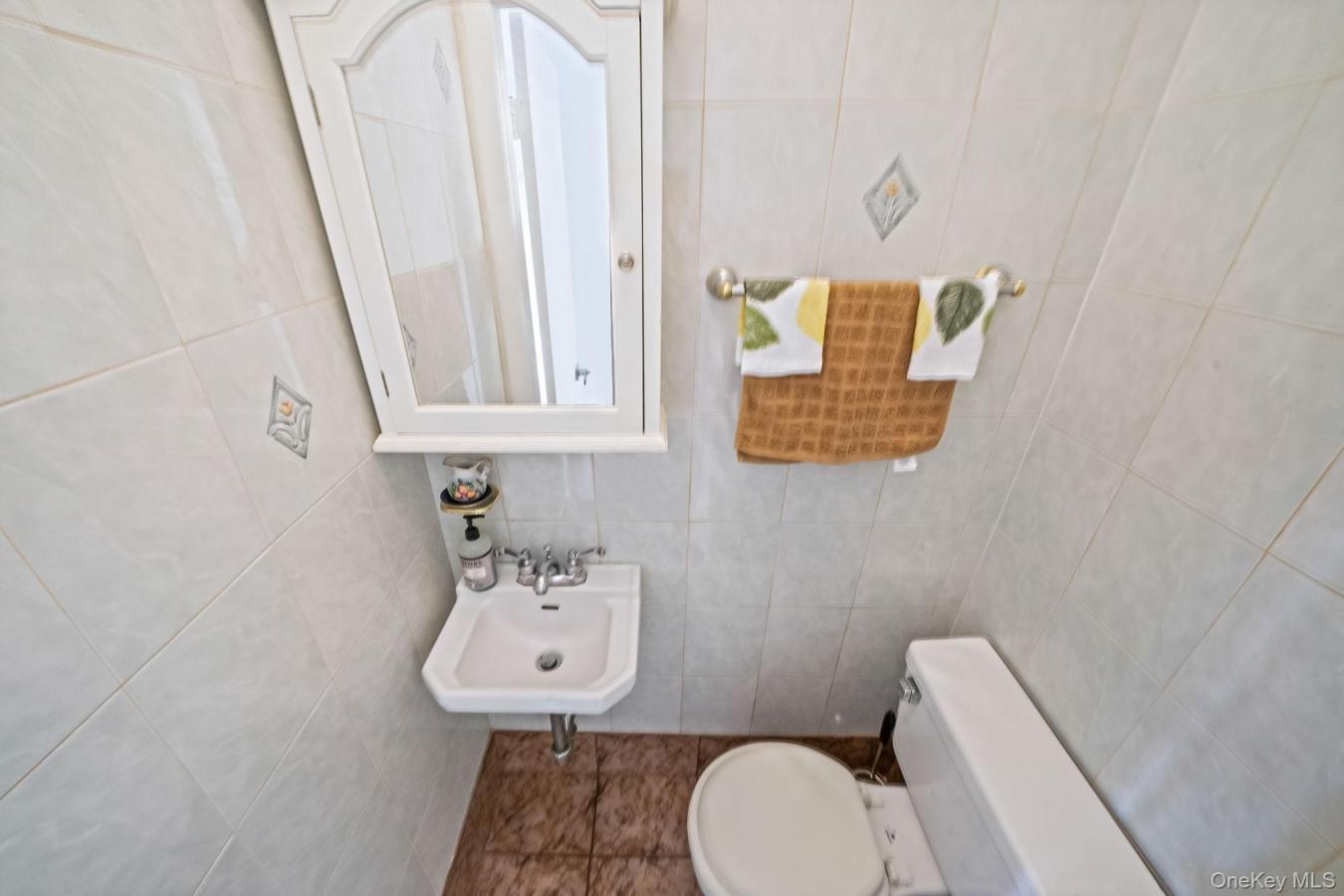 80th avenue, queens, 11385, United States, 3 Bedrooms Bedrooms, ,3 BathroomsBathrooms,Residential,For Sale,1945135