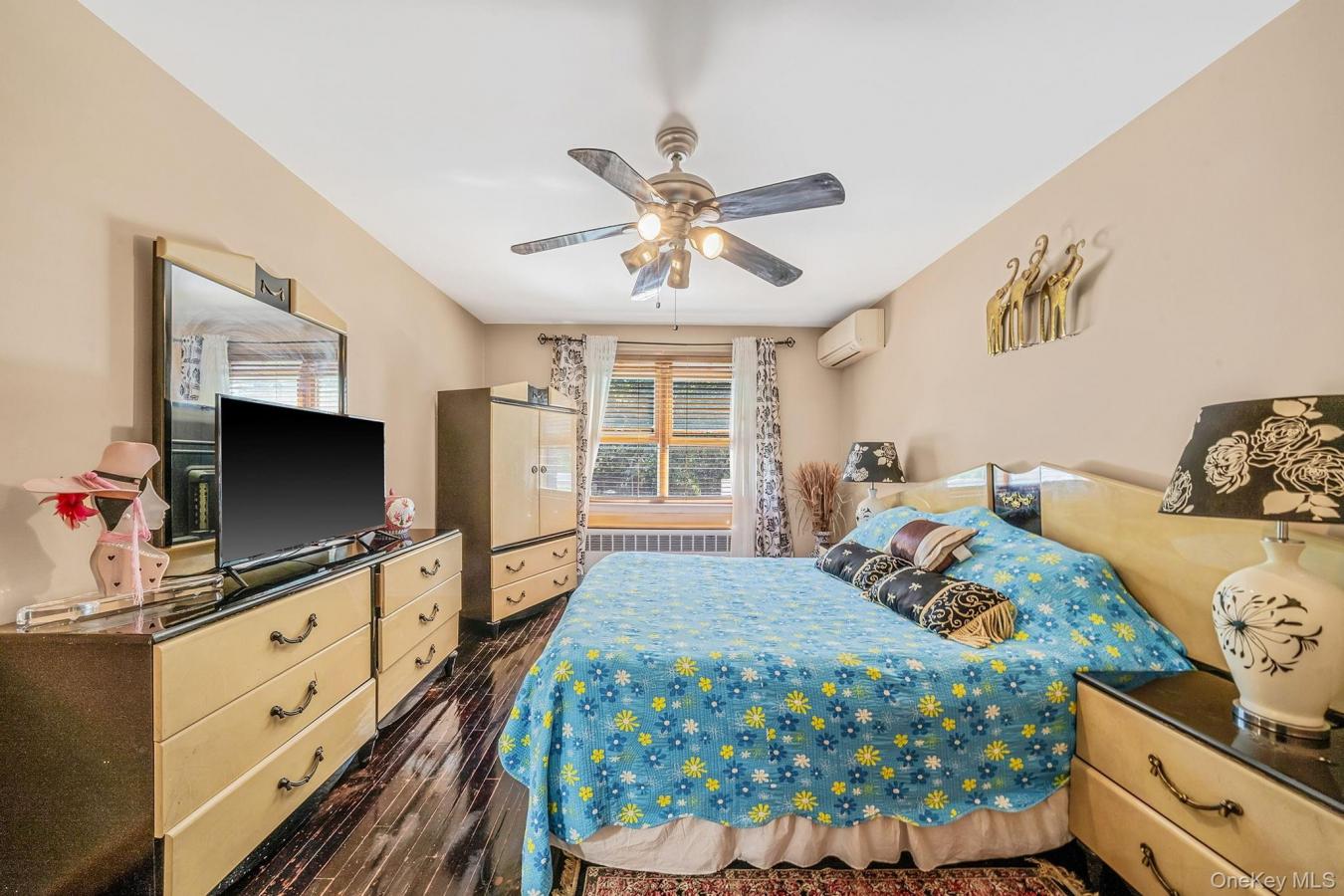 80th avenue, queens, 11385, United States, 3 Bedrooms Bedrooms, ,3 BathroomsBathrooms,Residential,For Sale,1945135