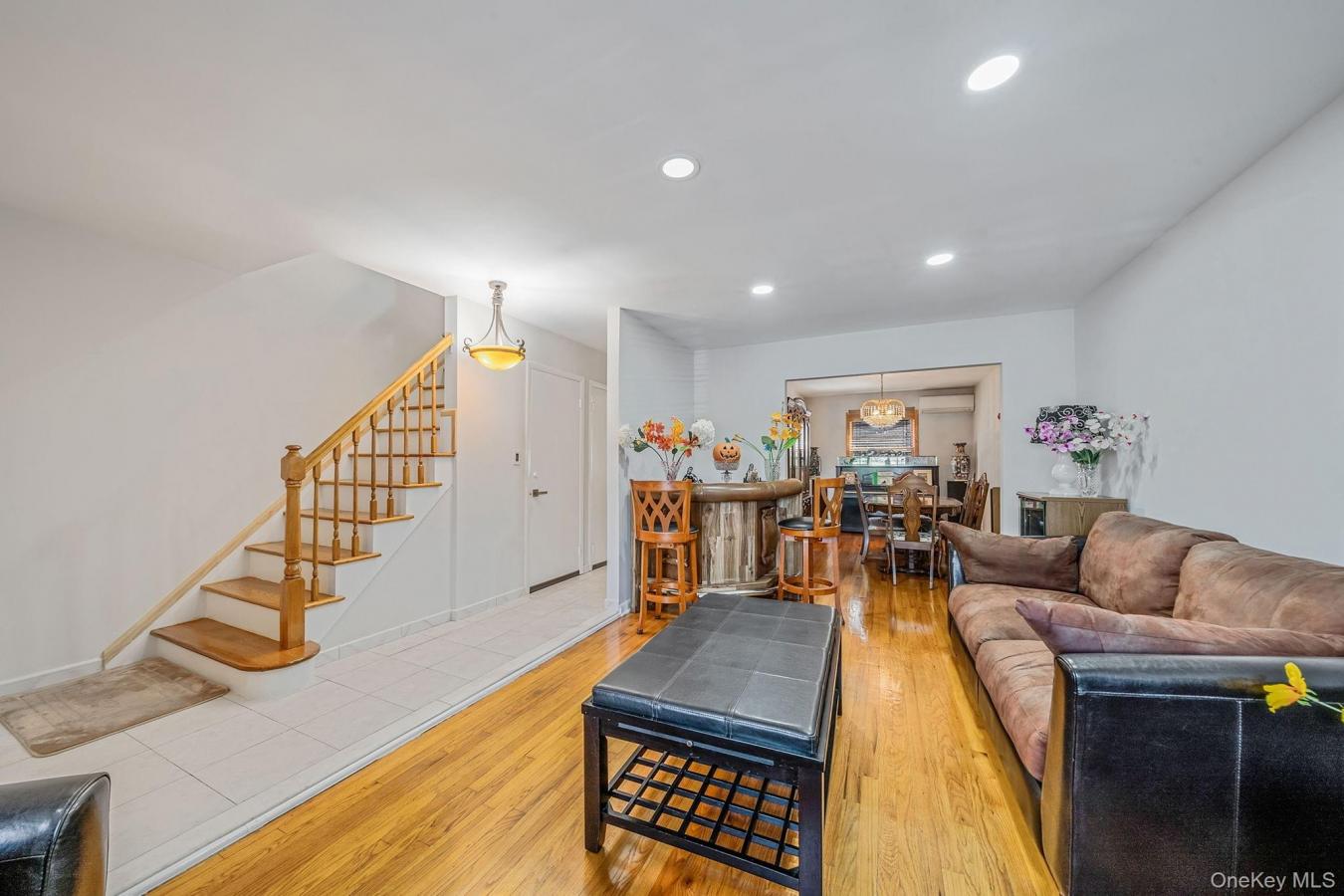 80th avenue, queens, 11385, United States, 3 Bedrooms Bedrooms, ,3 BathroomsBathrooms,Residential,For Sale,1945135