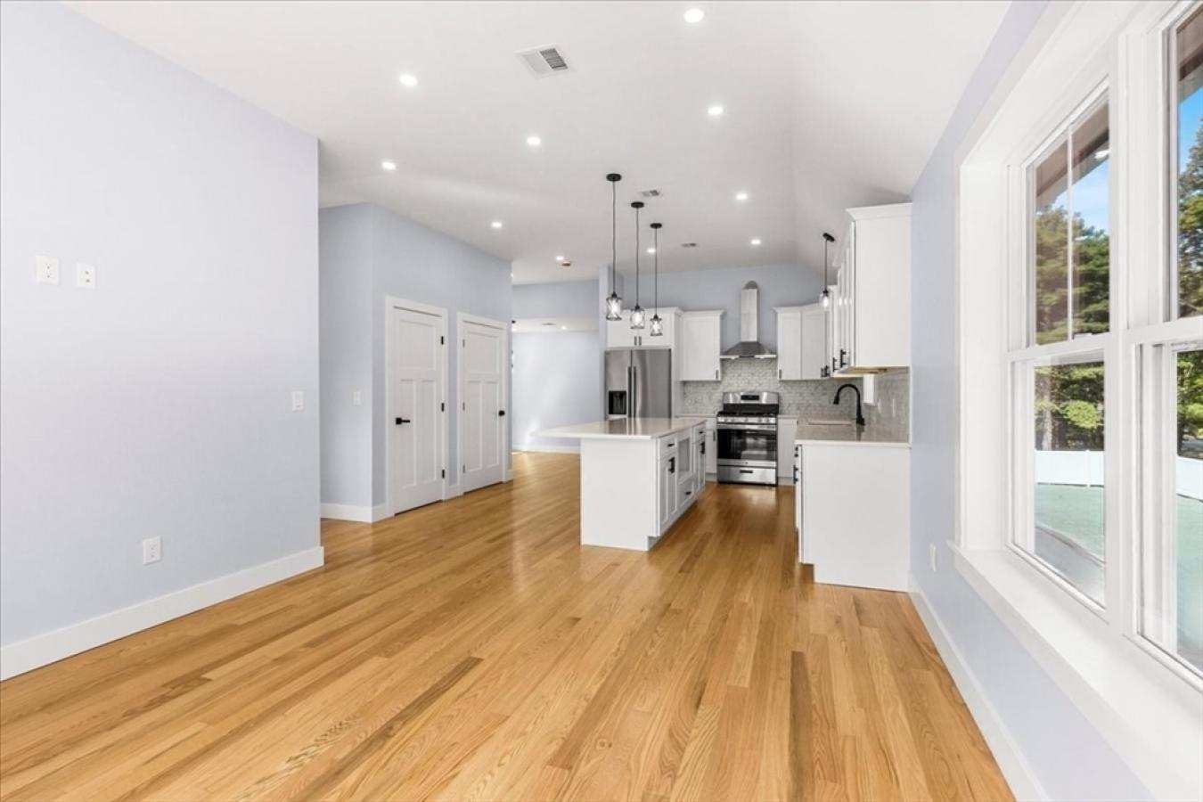 Boston, Suffolk, 02131, United States, 3 Bedrooms Bedrooms, ,2 BathroomsBathrooms,Residential,For Sale,1945133