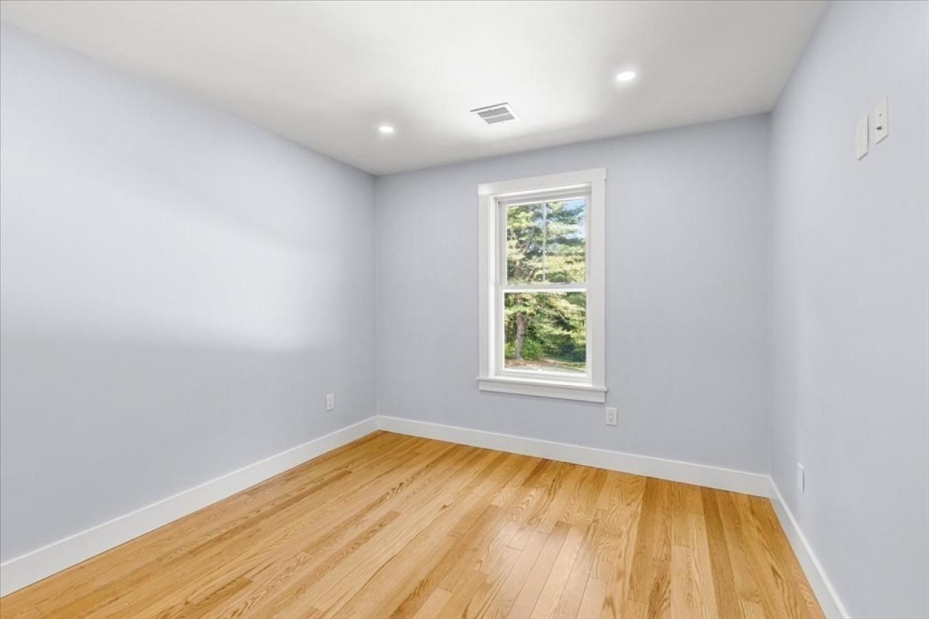 Boston, Suffolk, 02131, United States, 3 Bedrooms Bedrooms, ,2 BathroomsBathrooms,Residential,For Sale,1945133