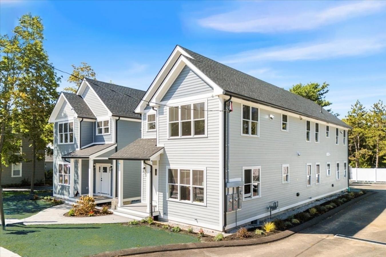 Boston, Suffolk, 02131, United States, 3 Bedrooms Bedrooms, ,2 BathroomsBathrooms,Residential,For Sale,1945133