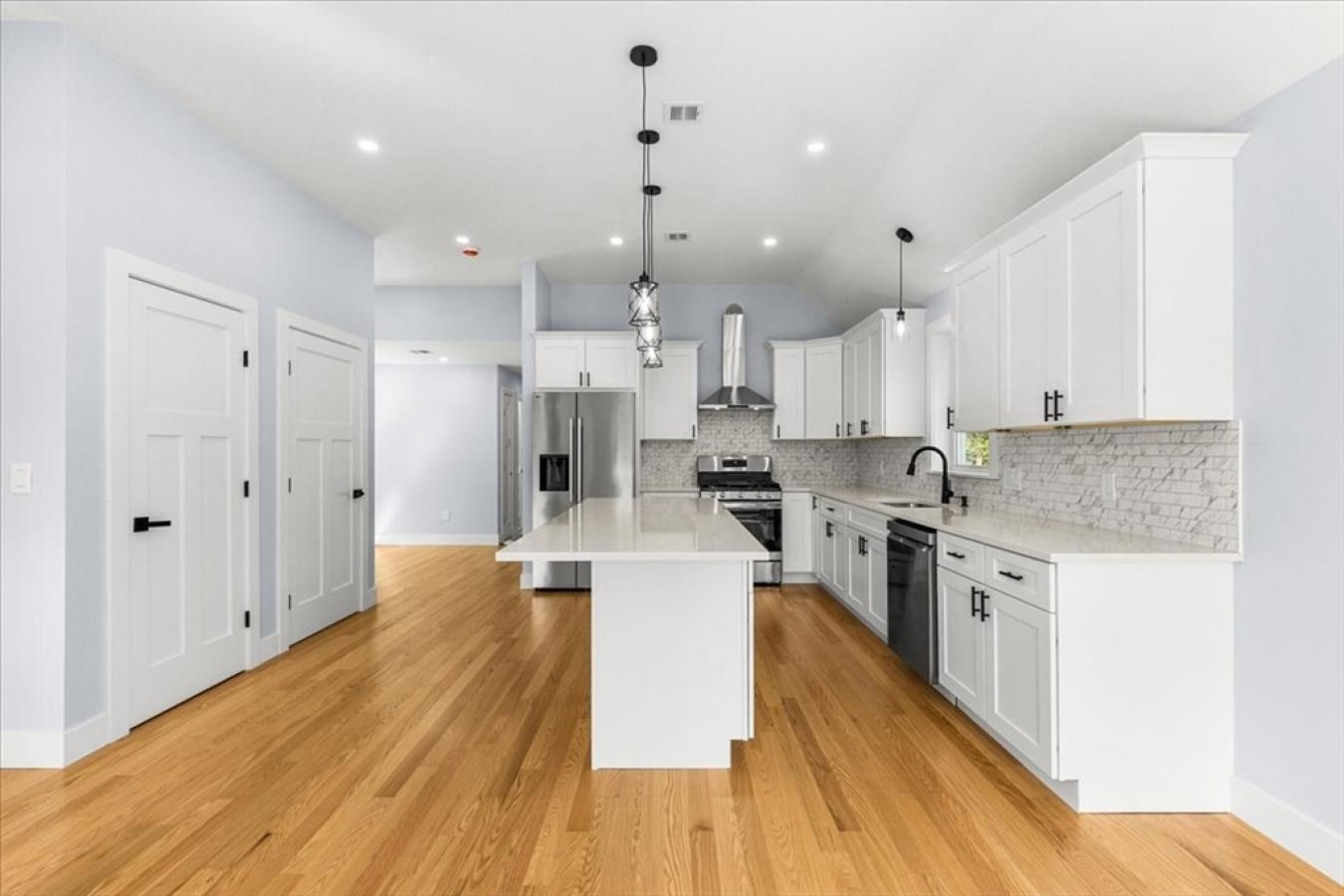 Boston, Suffolk, 02131, United States, 3 Bedrooms Bedrooms, ,-1 BathroomBathrooms,Residential,For Sale,1945132