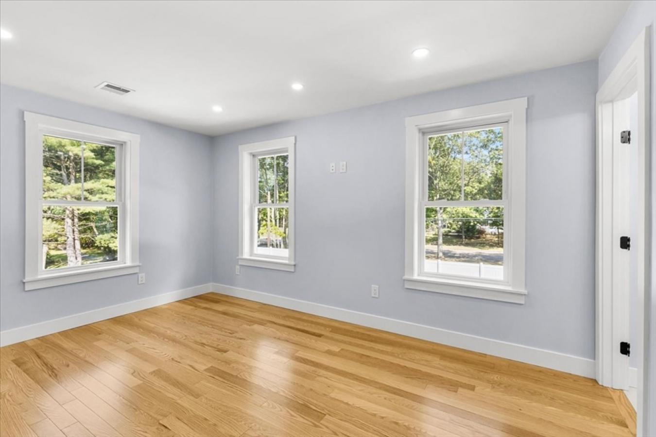 Boston, Suffolk, 02131, United States, 3 Bedrooms Bedrooms, ,-1 BathroomBathrooms,Residential,For Sale,1945132