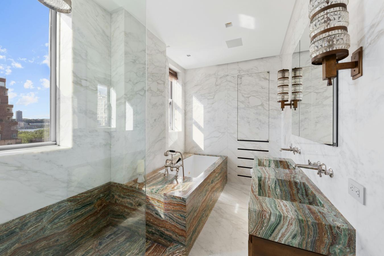 New York, New York, 10024, United States, 5 Bedrooms Bedrooms, ,3 BathroomsBathrooms,Residential,For Sale,1945126