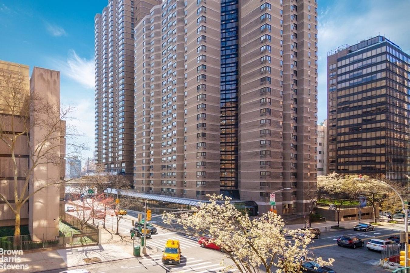 New York, New York, 10065, United States, 2 Bedrooms Bedrooms, ,2 BathroomsBathrooms,Residential,For Sale,1945107