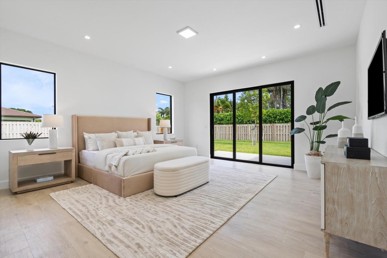 Miami, Miami-Dade, 33157, United States, 5 Bedrooms Bedrooms, ,4 BathroomsBathrooms,Residential,For Sale,1945106