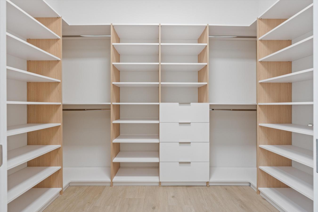 Miami, Miami-Dade, 33157, United States, 5 Bedrooms Bedrooms, ,4 BathroomsBathrooms,Residential,For Sale,1945106