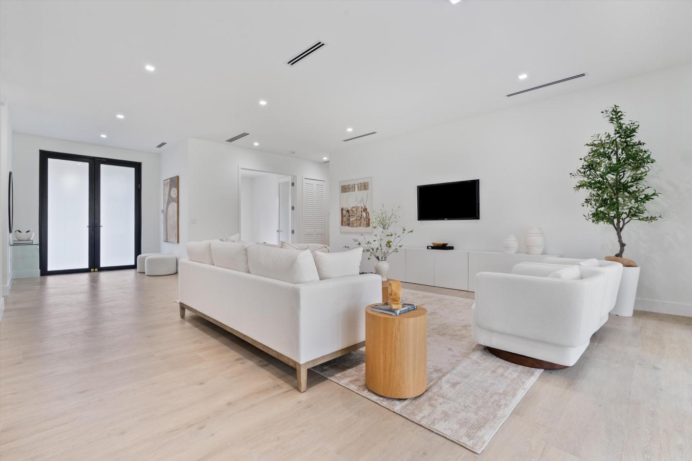 Miami, Miami-Dade, 33157, United States, 5 Bedrooms Bedrooms, ,4 BathroomsBathrooms,Residential,For Sale,1945106