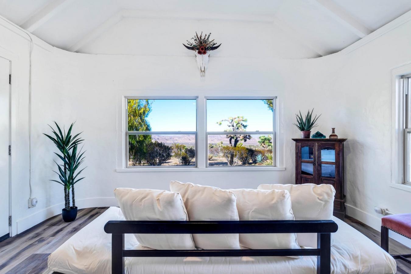 Joshua Tree, California, 92252, United States, 8 Bedrooms Bedrooms, ,6 BathroomsBathrooms,Residential,For Sale,1945103