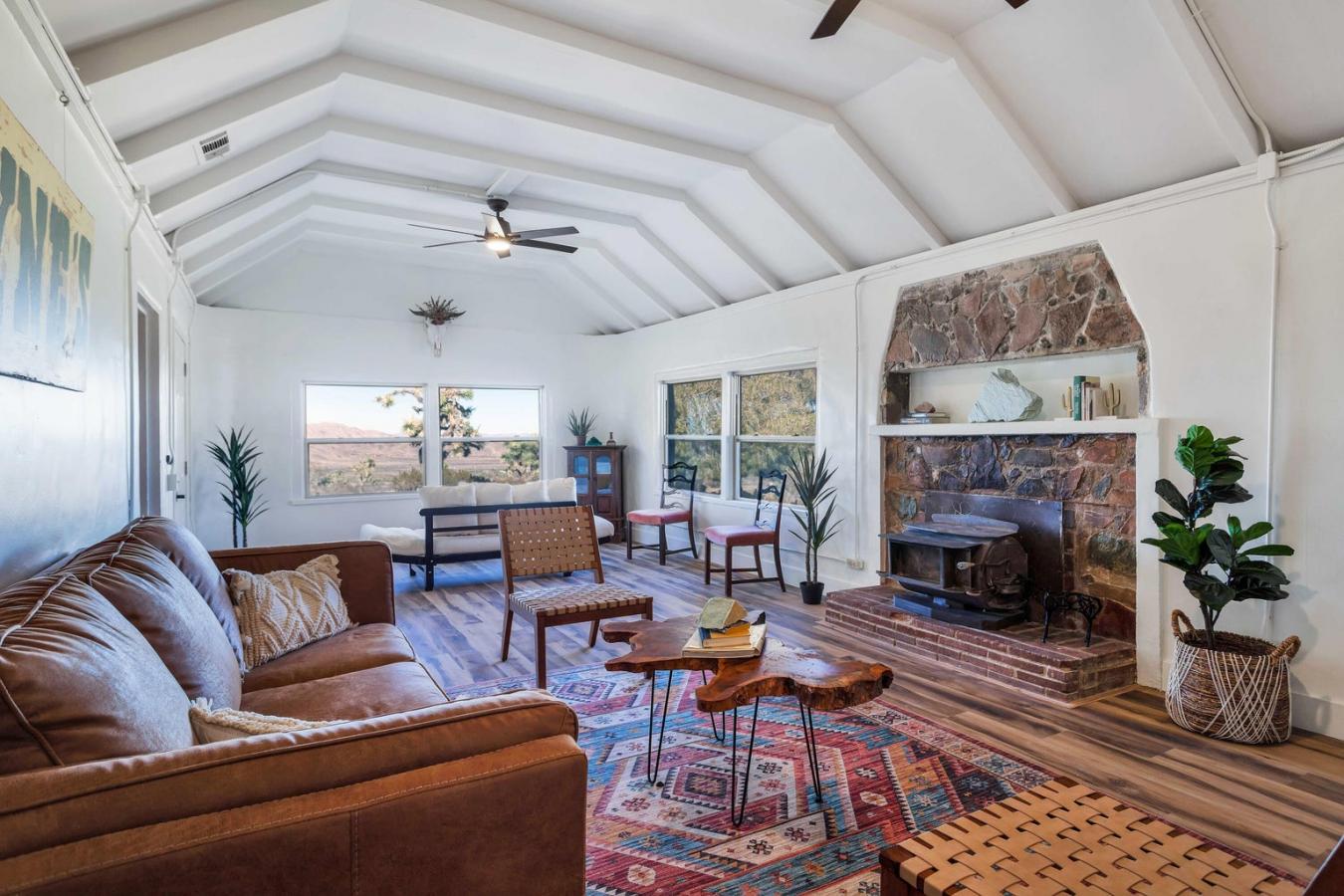 Joshua Tree, California, 92252, United States, 8 Bedrooms Bedrooms, ,6 BathroomsBathrooms,Residential,For Sale,1945103