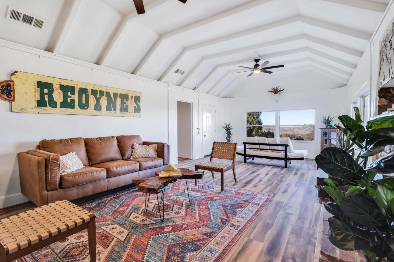 Joshua Tree, California, 92252, United States, 8 Bedrooms Bedrooms, ,6 BathroomsBathrooms,Residential,For Sale,1945103