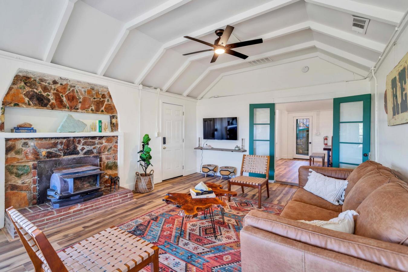 Joshua Tree, California, 92252, United States, 8 Bedrooms Bedrooms, ,6 BathroomsBathrooms,Residential,For Sale,1945103