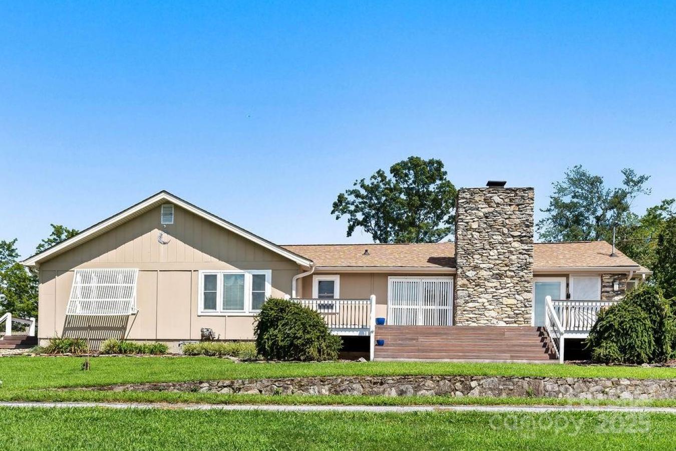 Hendersonville, Henderson, 28791, United States, 4 Bedrooms Bedrooms, ,3 BathroomsBathrooms,Residential,For Sale,1945417