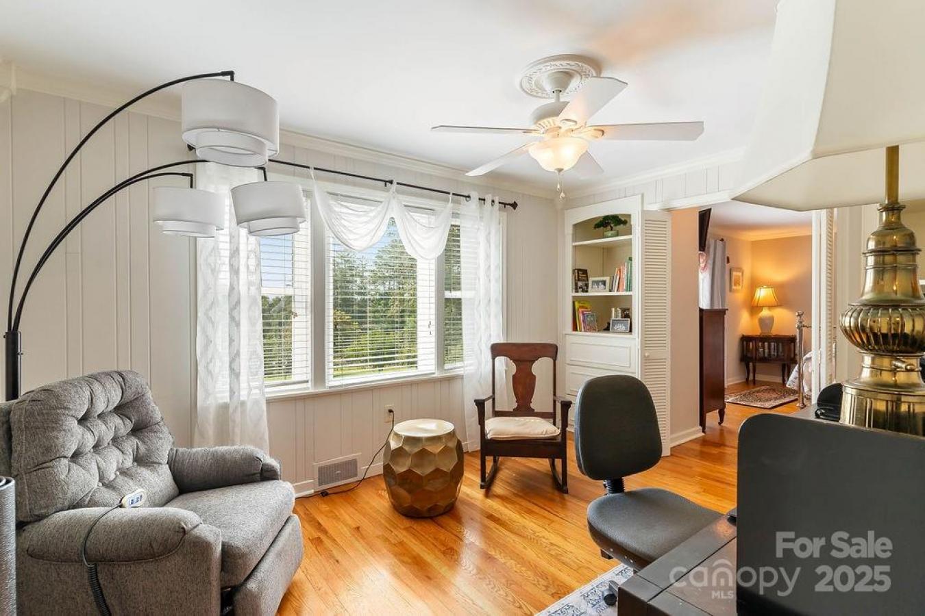 Hendersonville, Henderson, 28791, United States, 4 Bedrooms Bedrooms, ,3 BathroomsBathrooms,Residential,For Sale,1945417