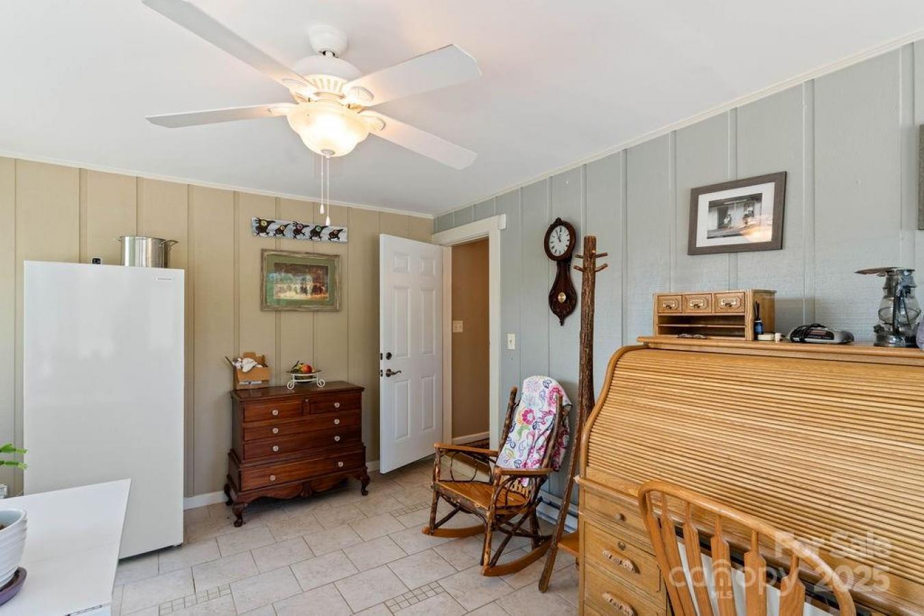 Hendersonville, Henderson, 28791, United States, 4 Bedrooms Bedrooms, ,3 BathroomsBathrooms,Residential,For Sale,1945417